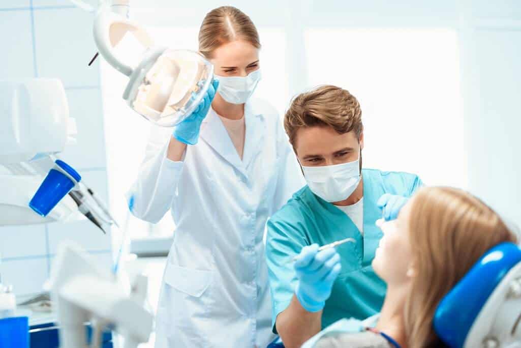 רופא שיניים מומחה לשיקום הפה